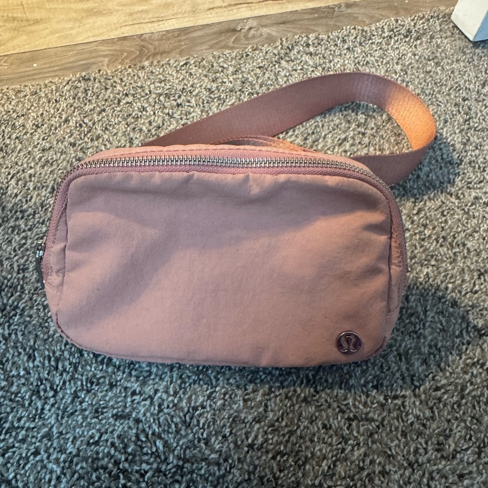 Lululemon coral belt bag